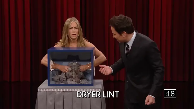 Popadat ćete od smijeha kad vidite kakve je sve face slagala Jennifer Aniston dok je igrala popularnu igru