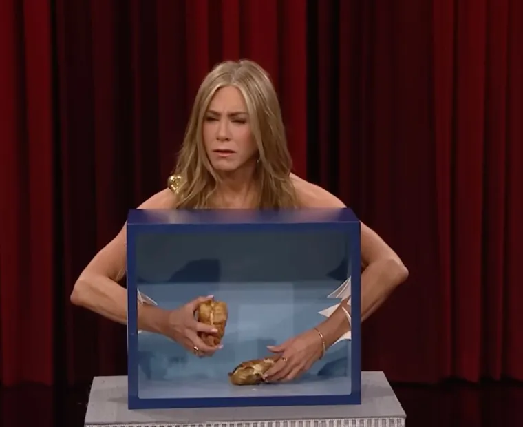 Popadat ćete od smijeha kad vidite kakve je sve face slagala Jennifer Aniston dok je igrala popularnu igru