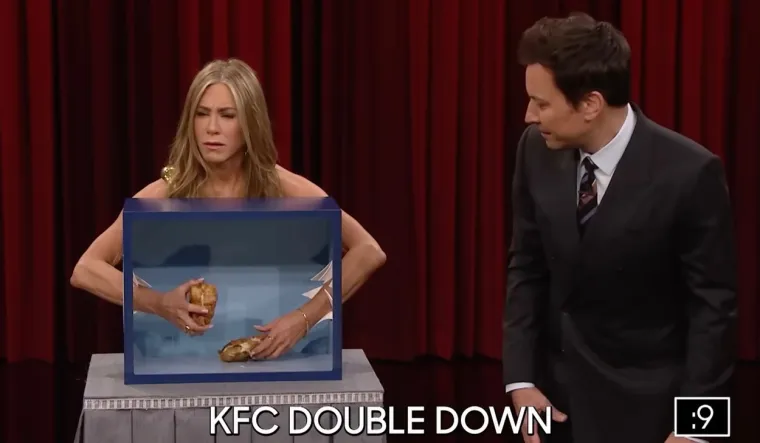 Popadat ćete od smijeha kad vidite kakve je sve face slagala Jennifer Aniston dok je igrala popularnu igru