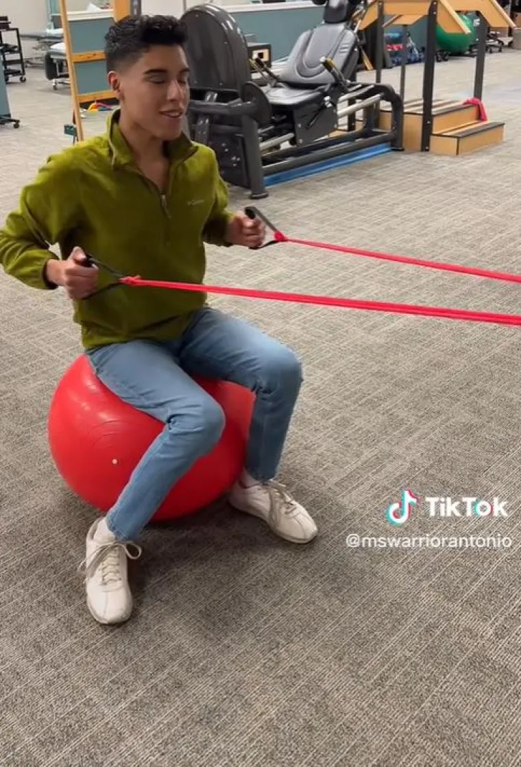 "Mislio sam da će me ljudi drugačije gledati, ali dobio sam toliko ljubavi i podr&scaron;ke od svojih pratitelja, obitelji i prijatelja. Bilo je stvarno lijepo", poručio je.