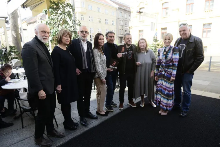 Promocija biografije Arsena Dedića