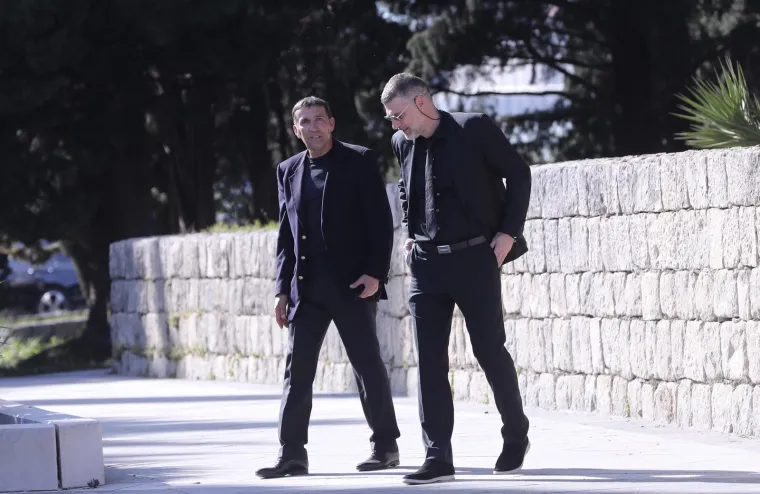 Brojna poznata lica na groblju Lovrinac ispratila Petra Nadovezu na posljednji počinak