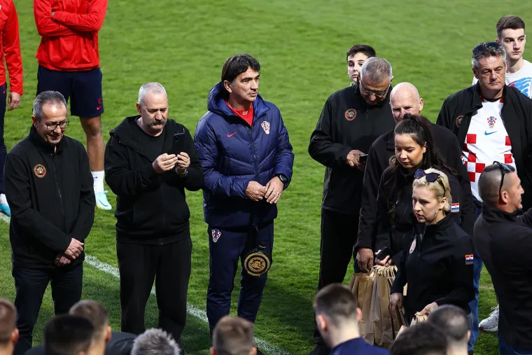 Trening propustila tri igrača: Branitelji dočekali Vatrene, poznato je &scaron;to su im poklonili