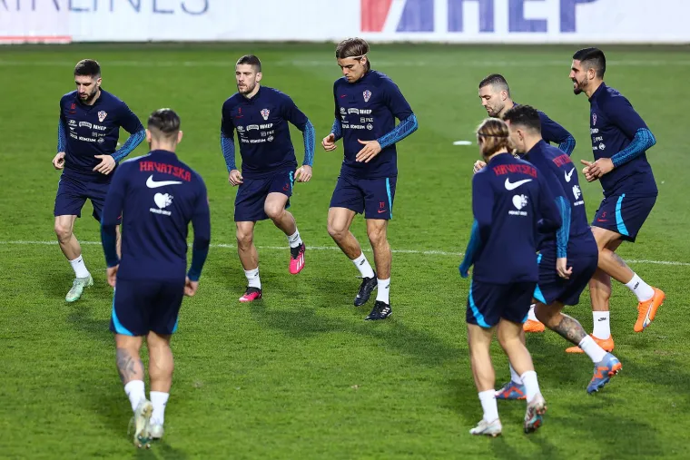 Trening propustila tri igrača: Branitelji dočekali Vatrene, poznato je &scaron;to su im poklonili