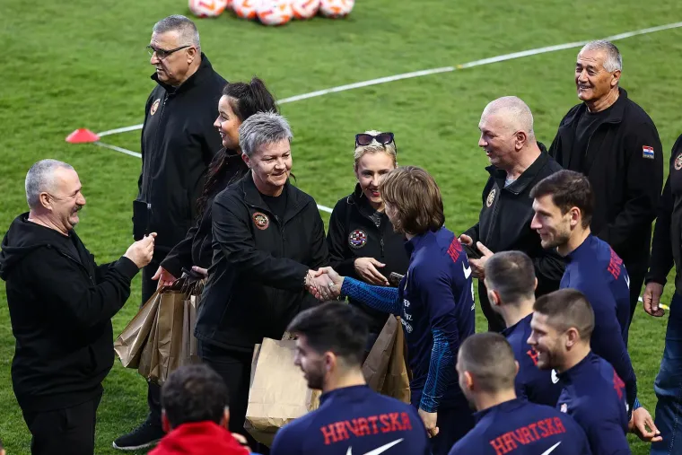 Trening propustila tri igrača: Branitelji dočekali Vatrene, poznato je &scaron;to su im poklonili