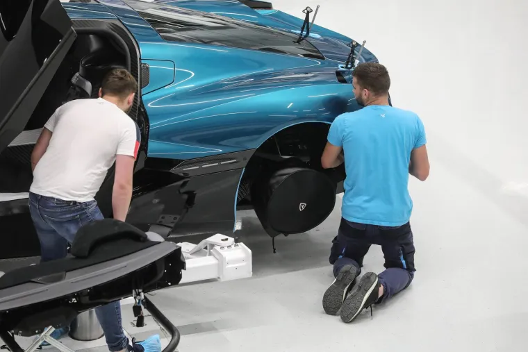 Pogledajte kako iznutra izgleda Rimac tvornica u kojoj radi 500 ljudi: Ovdje se sklapa Nevera, auto od dva milijuna eura!