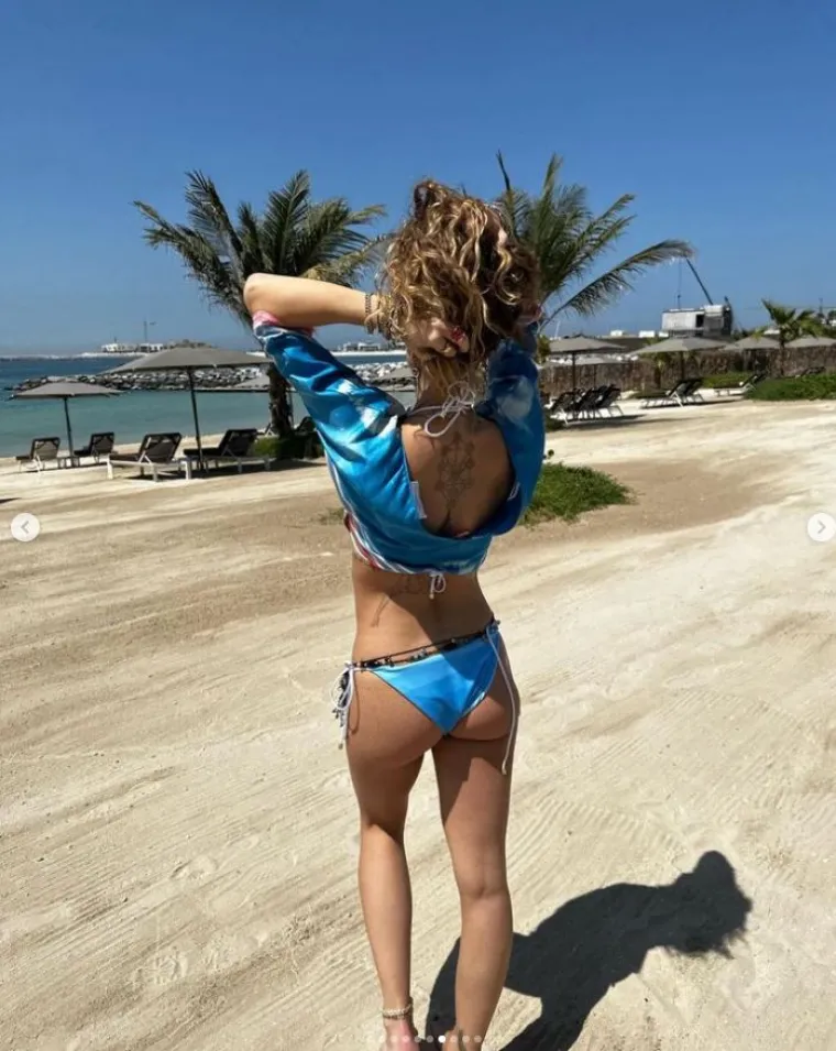 Rita Ora se pohvalila isklesanim tijelom, ali obožavatejli su je obasuli kritikama: 'Vrati nam obline! Što to radiš od sebe?!'