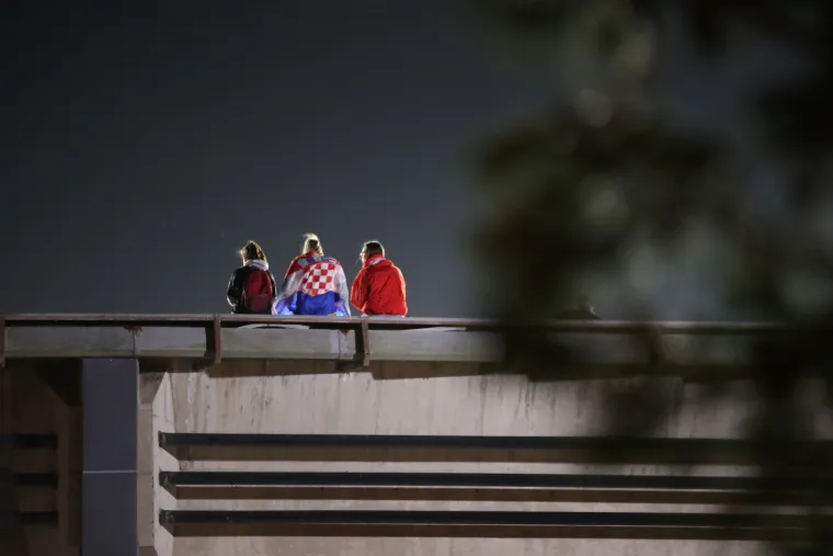 Ogromna gužva ispred Poljuda: Zagrijava se atmosfera na tribinama, ali tisuće jo&scaron; čekaju vani