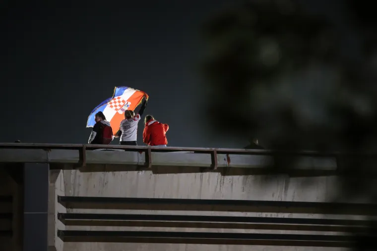 Ogromna gužva ispred Poljuda: Zagrijava se atmosfera na tribinama, ali tisuće jo&scaron; čekaju vani