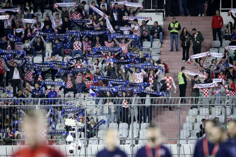 Ogromna gužva ispred Poljuda: Zagrijava se atmosfera na tribinama, ali tisuće jo&scaron; čekaju vani