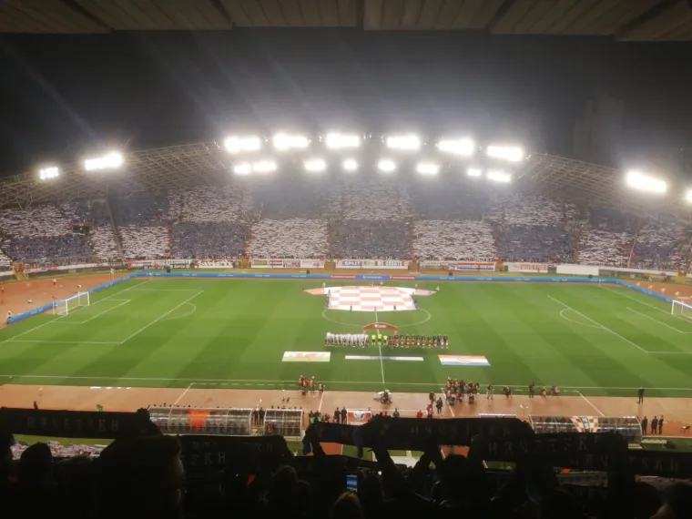 Nevjerojatna koreografija u Splitu: Na krcatim poljudskim tribinama jedan dječak ukrao &scaron;ou interesantnom porukom