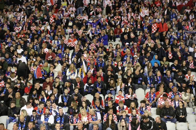 Pazite pored koga je sjedio Zoran Milanović u svečanoj loži, ovo izgleda stvarno čudno