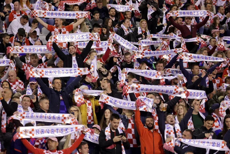 Pazite pored koga je sjedio Zoran Milanović u svečanoj loži, ovo izgleda stvarno čudno