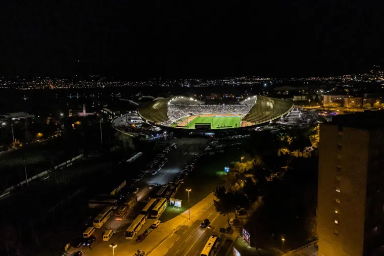 Sport spaja ljude? Milanović u dru&scaron;tvu HDZ-ovaca na prepunom Poljudu. Evo tko je sve do&scaron;ao