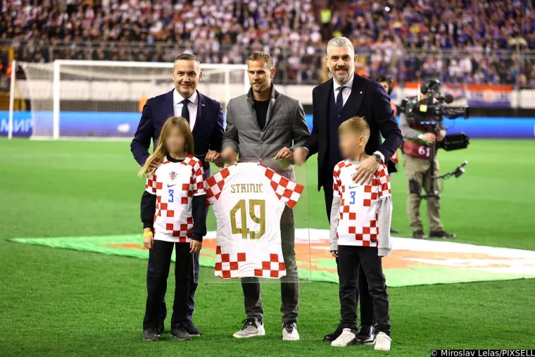 Oproštaj od najdražeg dresa: Evo kako je to izgledalo kada su Lovren i Strinić dobili posebne nagrade