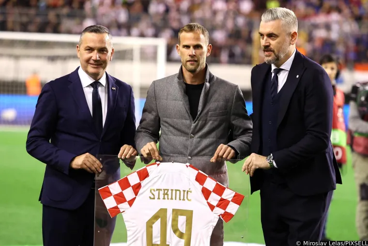 Oproštaj od najdražeg dresa: Evo kako je to izgledalo kada su Lovren i Strinić dobili posebne nagrade