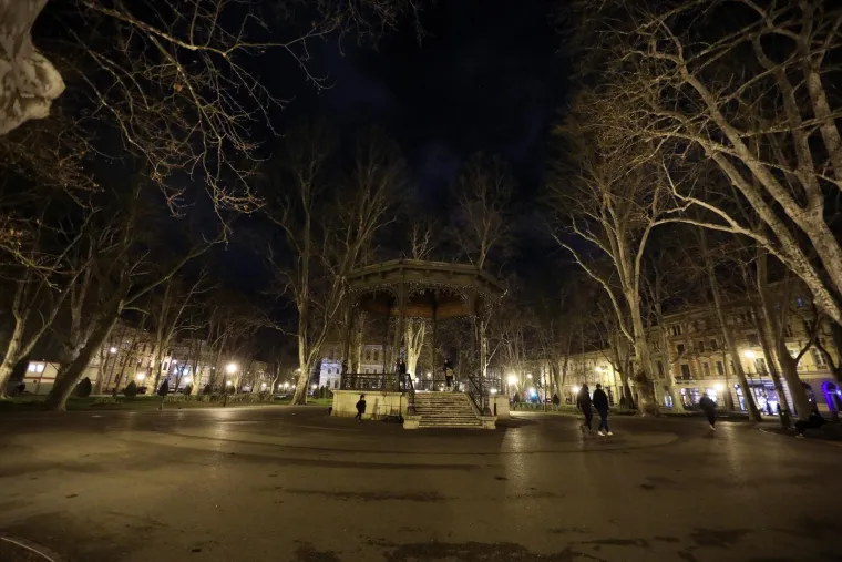 Većina gradova u Hrvatskoj na sat vremena zavr&scaron;ila je u mraku: Otkrivamo &scaron;to je razlog