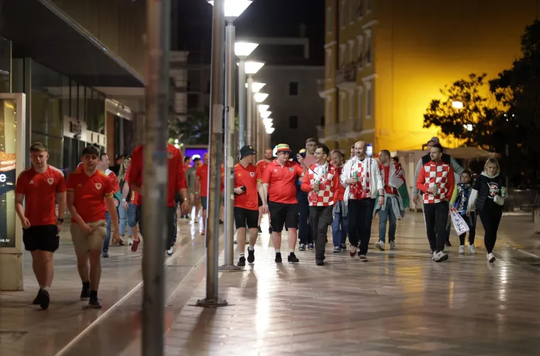 Velšani nisu skidali osmijeh s lica. Ovako su sinoć izgledale splitske ulice nakon utakmice