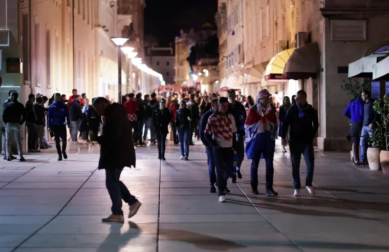 Velšani nisu skidali osmijeh s lica. Ovako su sinoć izgledale splitske ulice nakon utakmice