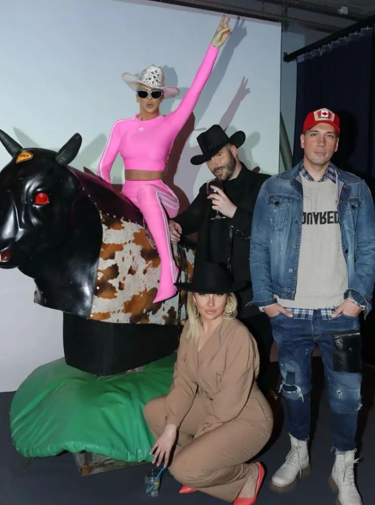 Jelena Karleuša zajahala bika u stajlingu od 7000 eura! Ta žena izgleda nevjerojatno čak i u trenirci...