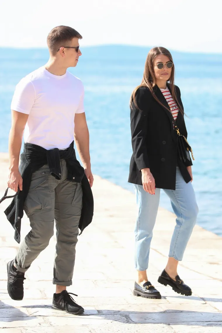 Dotjerane Splićanke u atraktivnim kombinacijama uživale na rivi, a dru&scaron;tvo im pravili sunce, kava i zgodni frajeri