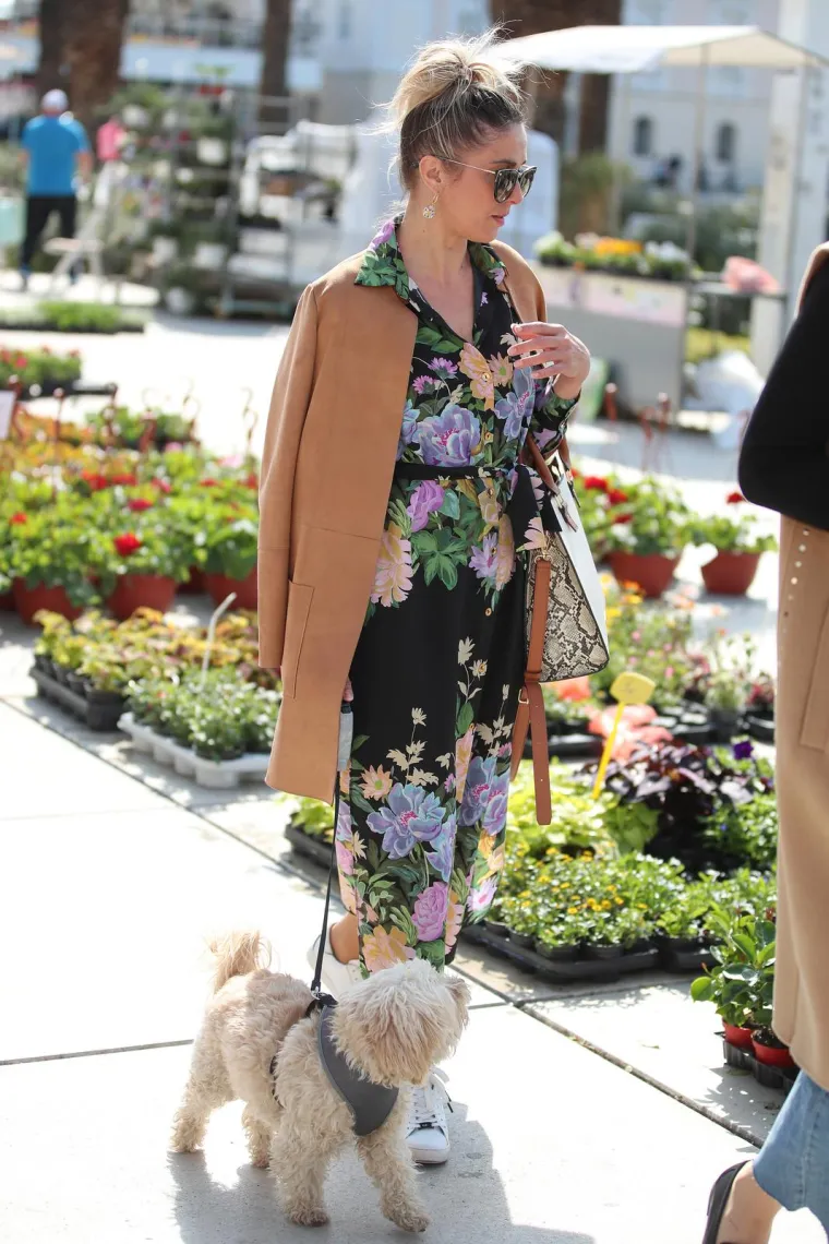 Dotjerane Splićanke u atraktivnim kombinacijama uživale na rivi, a dru&scaron;tvo im pravili sunce, kava i zgodni frajeri