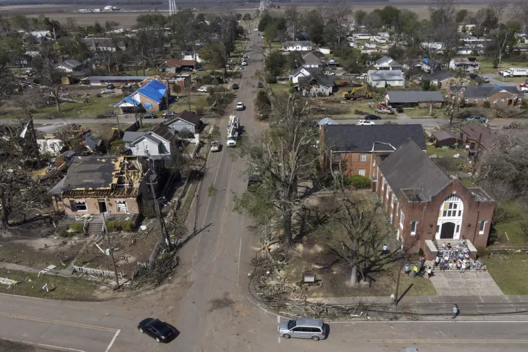 Razorni tornado poharao Mississippi: Poginulo 25 ljudi, deseci ozlijeđeni. Pogledajte što je ostavio iza sebe