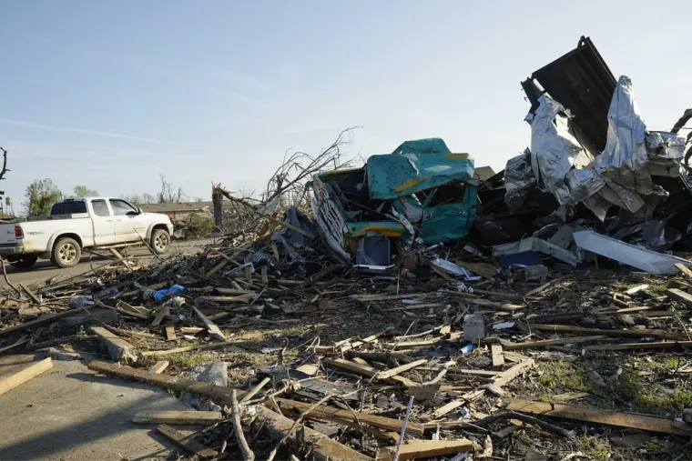 Razorni tornado poharao Mississippi: Poginulo 25 ljudi, deseci ozlijeđeni. Pogledajte što je ostavio iza sebe