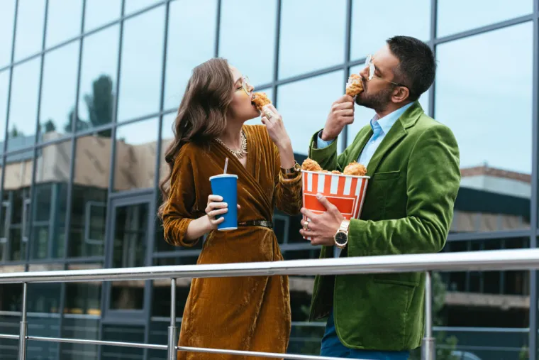 Ograničenje unosa soli može pomoći u ublažavanju nadutosti i pobolj&scaron;ati opće zdravlje. Najbolje je ne konzumirati vi&scaron;e od 500 mg natrija po obroku kako biste smanjili rizik od nadutosti i drugih zdravstvenih problema.