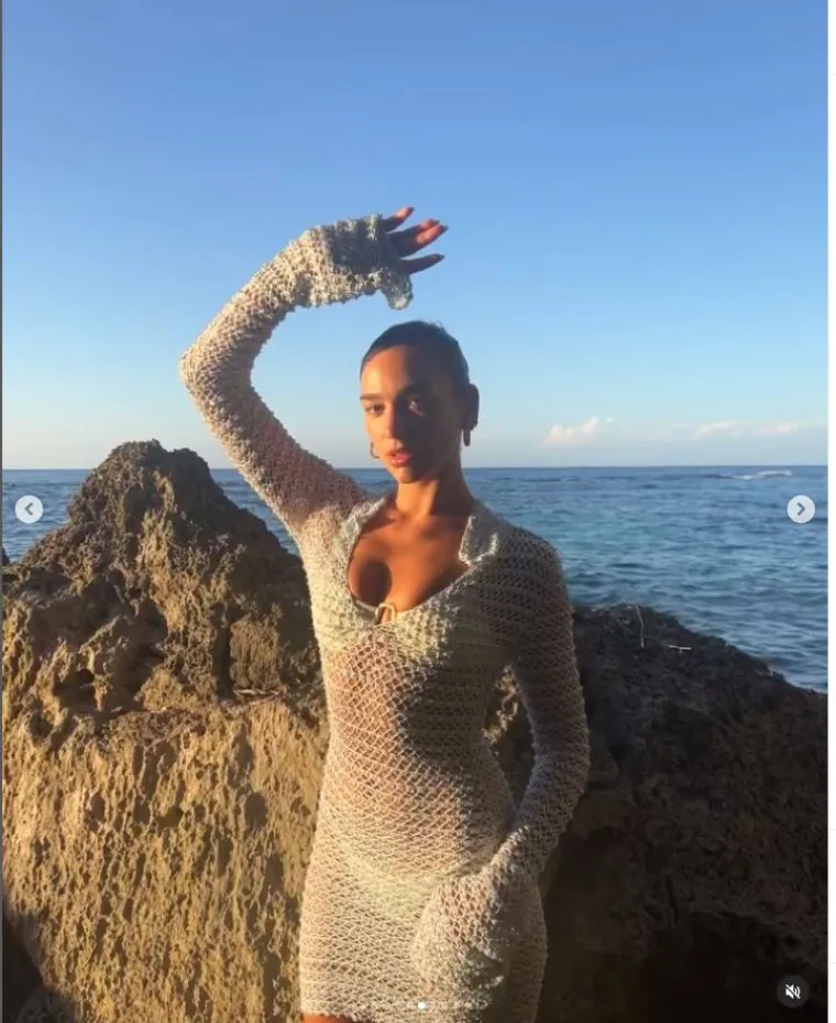 Dua Lipa u tropskom raju ne izlazi iz tangica: Instagram joj gori, a mi smo izvukli najhot objave