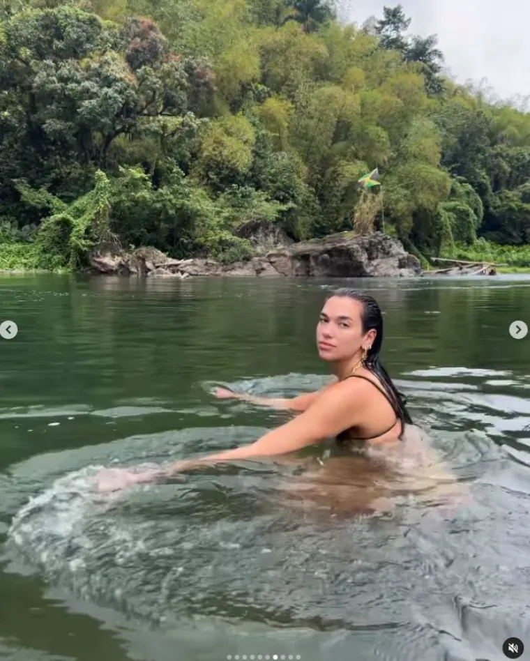 Dua Lipa u tropskom raju ne izlazi iz tangica: Instagram joj gori, a mi smo izvukli najhot objave