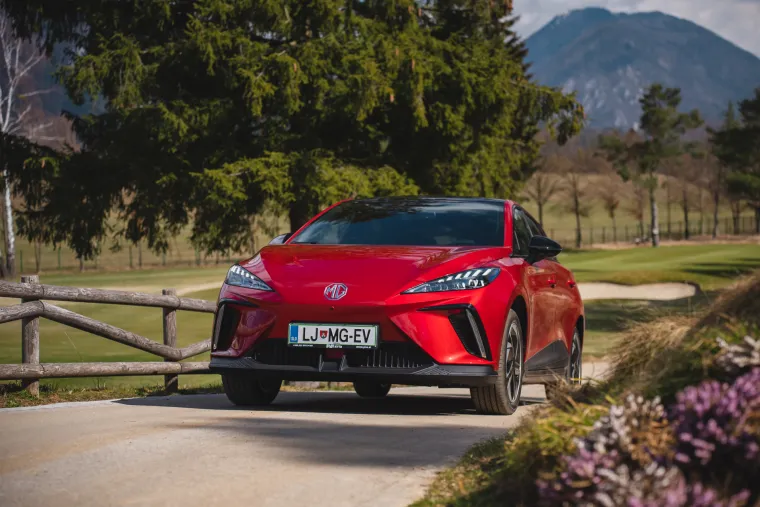 Ovo je novi MG4: Kompakt na struju oduševljava svojim sportskim izgledom, ali i sjajnom cijenom