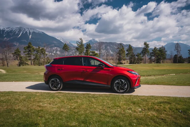 Ovo je novi MG4: Kompakt na struju oduševljava svojim sportskim izgledom, ali i sjajnom cijenom