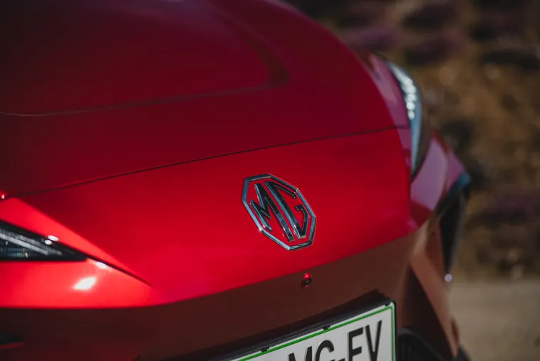 Ovo je novi MG4: Kompakt na struju oduševljava svojim sportskim izgledom, ali i sjajnom cijenom