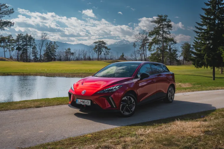 Ovo je novi MG4: Kompakt na struju odu&scaron;evljava svojim sportskim izgledom, ali i sjajnom cijenom