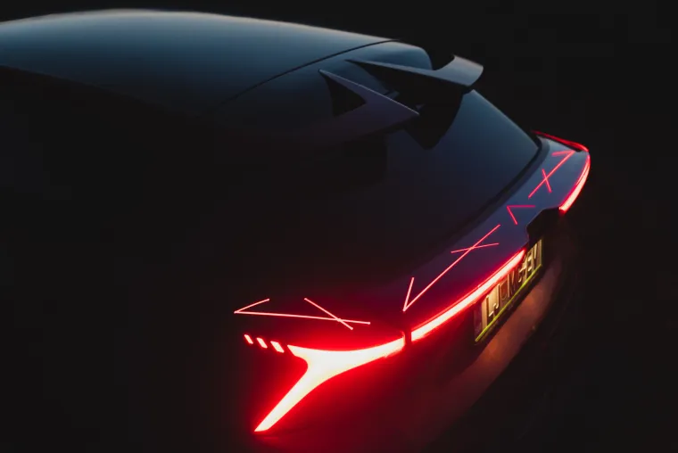 Ovo je novi MG4: Kompakt na struju odu&scaron;evljava svojim sportskim izgledom, ali i sjajnom cijenom