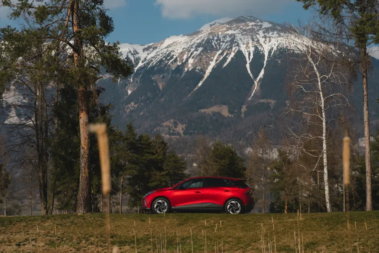 Ovo je novi MG4: Kompakt na struju odu&scaron;evljava svojim sportskim izgledom, ali i sjajnom cijenom