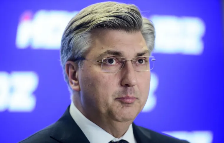 Fotografkinja snimila urnebesne grimase Plenkovića na dana&scaron;njoj presici: Pogledajte kakve je sve hit face pravio