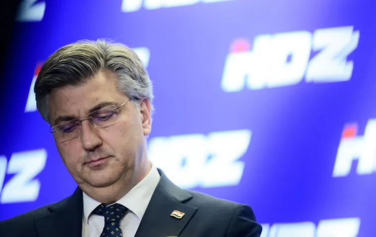 Fotografkinja snimila urnebesne grimase Plenkovića na dana&scaron;njoj presici: Pogledajte kakve je sve hit face pravio