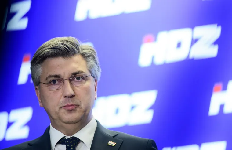 Fotografkinja snimila urnebesne grimase Plenkovića na dana&scaron;njoj presici: Pogledajte kakve je sve hit face pravio