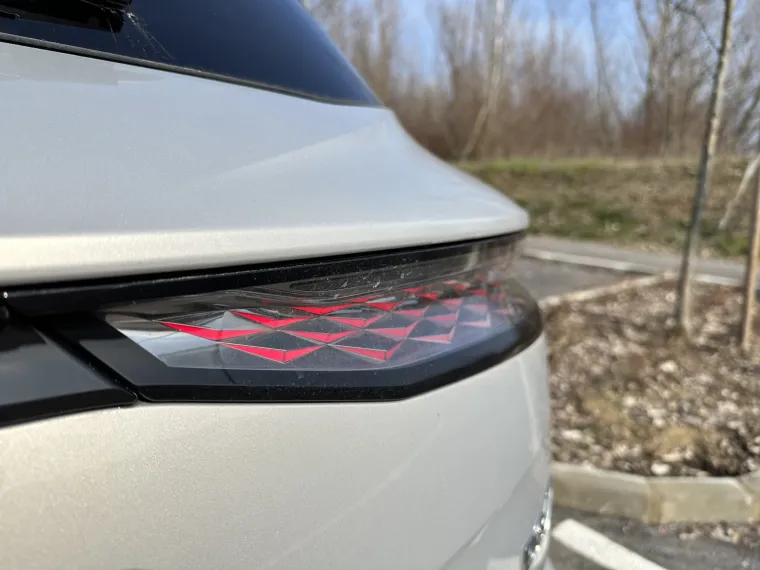 Dijamantni uzorci nalaze se i na stražnjim LED svjetlima