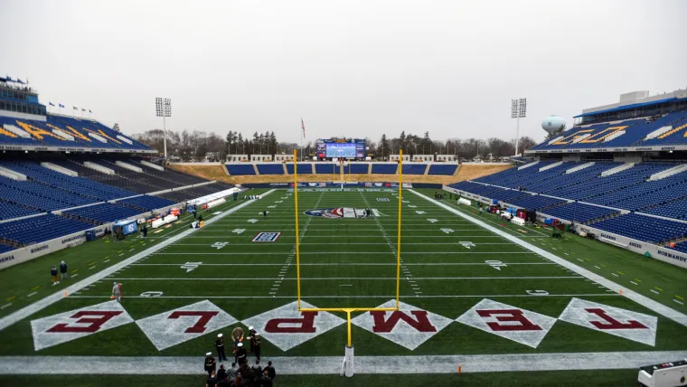 Ako ste na trenutak pomislili da je ovo stadion na Maksimiru, va&scaron;a pogre&scaron;ka je razumljiva, jer Navy Marine Corps Stadium u SAD-u je zaista vrlo sličan Dinamovom domu. 