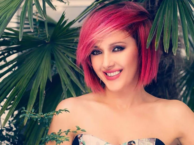 Pjevačica Ivana Kindl često javno progovara o nekim detaljima iz privatnog života kako bi dala podršku drugim ljudima koji se bore s istim problemima. Ivana je javno govorila o svojoj depresiji, a prošle je godine otkrila da se bori i s endometriozom.