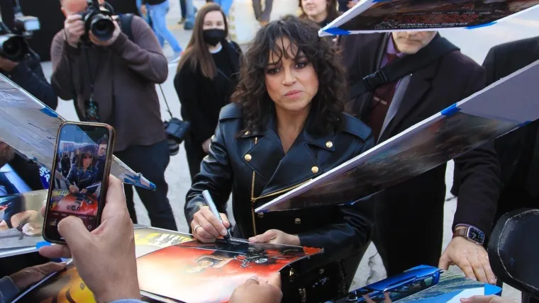 Zvijezda serijala Brzi i žestoki, Michelle Rodriguez, rekla je da je Dante Reyes, kojeg glumi Jason Momoa najbolji muški zlikovac serijala. &quot;Osveta sa smiješkom. Zvuči bezopasno, ali kad pogledate film, znat ćete točno o čemu govorim. On je najbolji muški negativac kojeg smo imali u cijeloj franšizi.&quot;