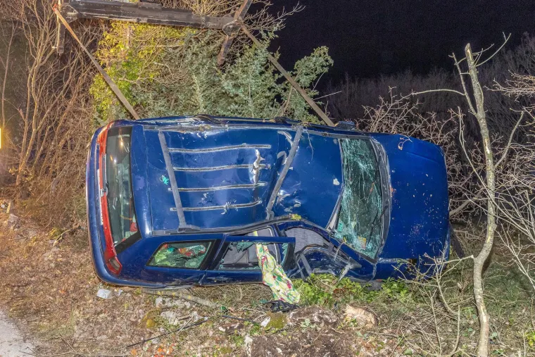 Objavljene potresne slike užasa u blizini Marčane: Poginula je jedna osoba, a automobil totalno zgužvan