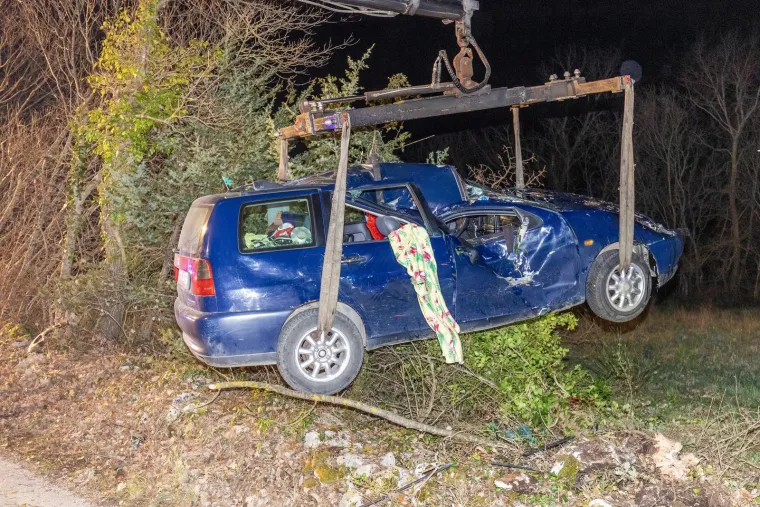 Marčana - Prometna nesreća s poginulom osobom dogodila se na ulazu u Marčanu iz smjera Vodnjana. Plavi Seat Cordoba sletio je s ceste.