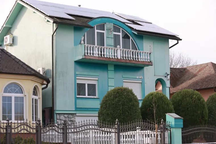 Ovo je kuća stravičnog zločina u Vinkovcima. Sumnja se da je sin ubio oca pa presudio sebi