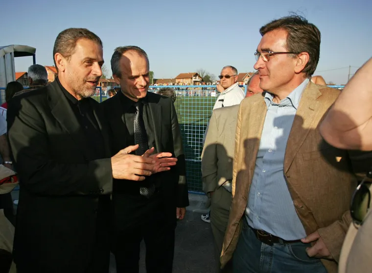 Tako su nekada izgledala gostovanja Dinama u zagrebačkom predgrađu: &Scaron;to je to Milan Bandić točio braći Mamić?