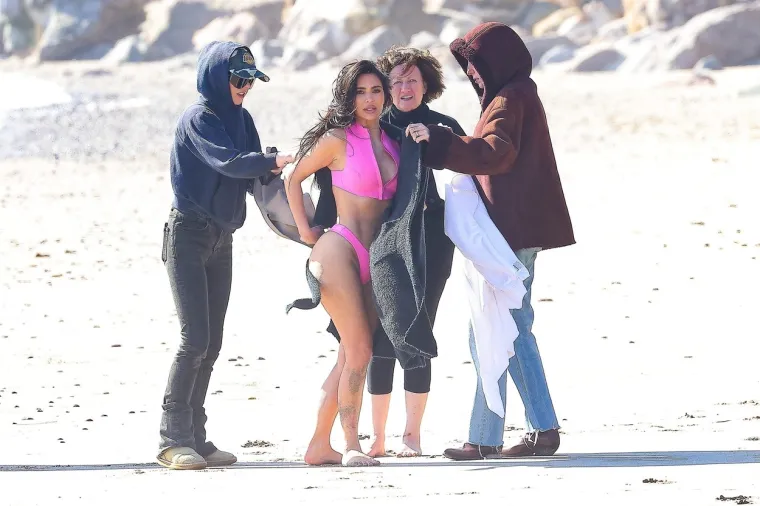 Osvanula slavna guza Kim Kardashian snimljena na plaži - bez filtera i foto&scaron;opa! Razvila se že&scaron;ća debata...