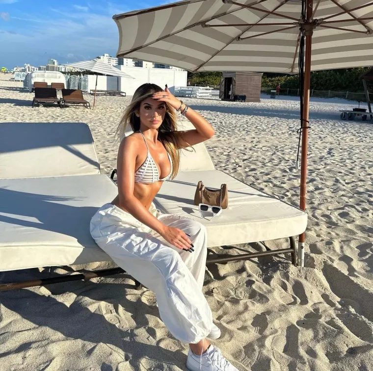 Utakmica je pala u drugi plan kada se pojavila ona, nitko nije gledao &scaron;to se događa na terenu, a ona je bacila oko na Mourinhovog klinca